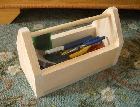 Free Tool Box Plans - How to Make Tool Box Caddies Small Wooden Projects, Osb Plywood, Diy Wood Plans, Wood Tool Box, Tool Caddy, Wooden Tool Boxes, Small Wood Crafts, Woodworking Patterns, Wood Working Projects