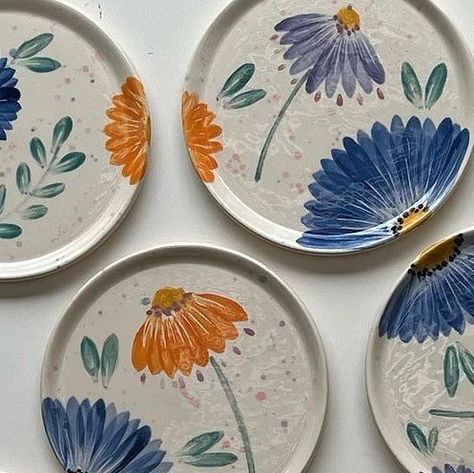 Ceramic.lovers 💙💙 on Instagram: "💙🧡💙🧡🤩👌 These beautiful ceramic plates from @arbi_ceramica Leave your thoughts in comments!! Save to not to forget these lovelies❤️‍🔥❤️‍🔥 ➡️ Check out the link in bio for beautiful ceramics and decor. Credit 📷❤️ @arbi_ceramica Follow @ceramic.lovers_ Follow @arbi_ceramica If you like it pls support with ❤️ Note: we don’t own this video/picture, all rights go to their respective owners. Tag friends who will love this ❤️ Thanks for following me ❤️ #handmadepottery #handmadeceramic #potteryideas #kitchenware #ceramiclove #ceramicware #ceramictableware #potteryofinsta #instapottery #instaceramics #dinnerware #glazedpottery #ceramicslovers #plate #plates #ceramicplate #ceramicplates #amazingplates #amazingplate #plateria #potteryplate #potteryplate Ceramic Plate Decoration, Flower Ceramic Plate, Pottery Painting Ideas Easy, Thanks For Following Me, Beautiful Ceramics, Diy Pottery Painting, Tag Friends, Diy Pottery, Porcelain Art