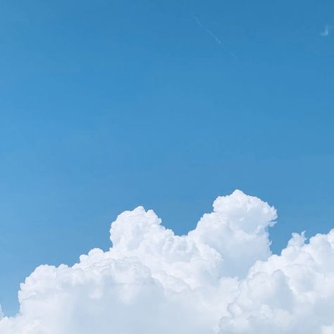 Picture Cloud, Blue Neighbourhood, Everything Is Blue, Instagram Emoji, Sky Moon, Beauty Wallpaper, Sky And Clouds, Beautiful Sky, White Aesthetic