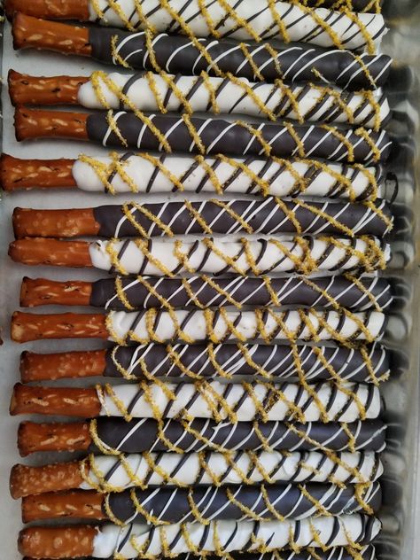 Black, white and gold pretzel sticks Black White And Gold Pretzel Rods, Black And Gold Party Treats, Black And Gold Pretzel Rods, Black White And Gold Treats, Black And Gold Treats, Black And Gold Party Treats Dessert Tables, Black And Gold Treat Table, Black And Gold Candy Buffet, White Oreos