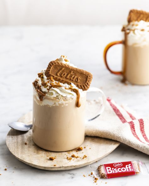 Hot Biscoff milk Biscoff Drinks Recipes, Biscoff Hot Chocolate, Lotus Biscoff Spread, Biscoff Cake, Speculoos Cookies, Biscoff Cheesecake, Biscoff Spread, Biscoff Cookies, Lotus Biscoff