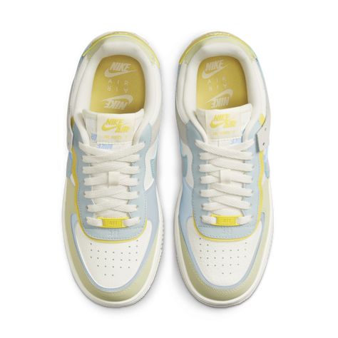 Featuring the same iconic shape as the original Air Force 1, a slightly exaggerated midsole makes the shoe instantly recognisable while also playing with proportions. A foam midsole and grooved outsole ensure that the shoe is lightweight, flexible and comfortable. With 2 eyestays, 2 mudguards, 2 backtabs and 2 Swoosh designs, you get a layered look with double the branding. Reflective design details Not intended for use as Personal Protective Equipment (PPE) Nike Shoes Women Fashion, Yeezy Boots, Air Force Shoes, Shoes For School, Nike Air Force 1 Shadow, Air Force 1 Shadow, Back To School Shoes, Preppy Shoes, Pretty Shoes Sneakers