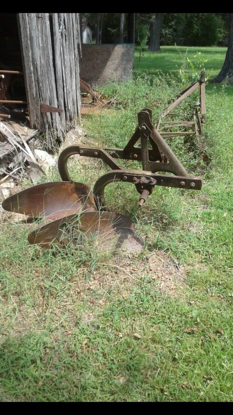 Farm Tools And Equipment, Off Grid Survival, Farm Implements, Tractor Attachments, Old Farm Equipment, Antique Tractors, Vintage Farm, Old Farm, Scrap Metal Art