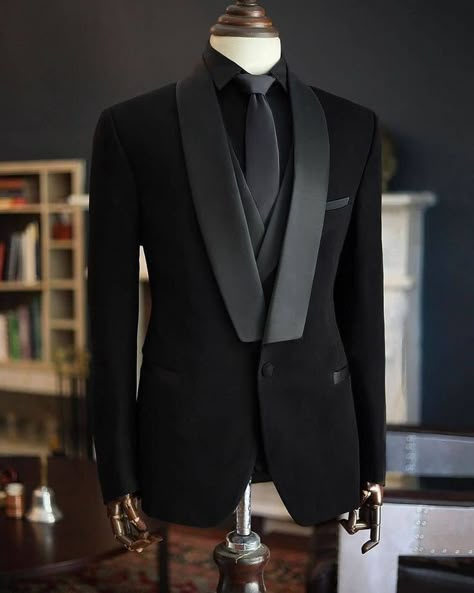 Black Suits For Men, 3 Piece Suit Men, Formal Shawl, Wedding Suits Men Black, C 63 Amg, Stylish Mens Suits, Dinner Suit, Classy Suits, Wedding Suits Groom