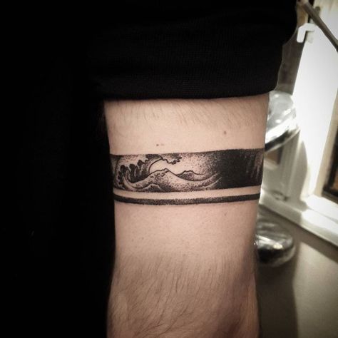 Japanese Arm Band Tattoos For Men, Band Tattoos For Men, Tattoo Band, Surf Tattoo, Band Tattoo Designs, Wave Tattoo, Bicep Tattoo, Inspiration Tattoos, Geniale Tattoos