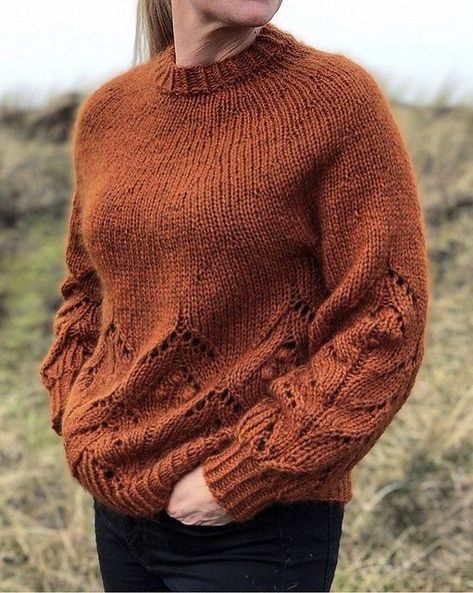 This knitting pattern for a cozy fall and winter sweater is just perfect! Buy the pattern and knit yourself a new sweater! #knitting #knittingpattern #sweater #sweaterpattern #fallknitting #winterknitting #cozysweater #knitsweater #craftgossip Flowy Fashion, Knitting Sweaters, Sweater Knitting Pattern, Fall Knitting, Knit Ideas, Women Sweaters Winter, Warm Sweater, Knit Sweaters, Oversize Knit