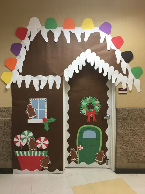 Wall Gingerbread House, Gingerbread Garage Door, Gingerbread Doors Classroom, Door Decorations Classroom Christmas Gingerbread Houses, Gingerbread Man Door Decorations Classroom, Gingerbread Door Classroom, Ginger Bread House Door Ideas, Diy Gingerbread Classroom Door, Gingerbread Teacher Door