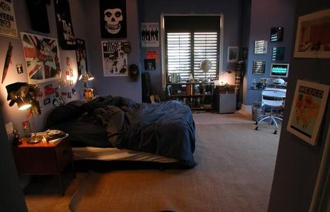 Cool Room Ideas Aesthetic, Grunge Dorm Room, Space Room Ideas, Punk Room Ideas, Cool Room Aesthetic, Punk Room Aesthetic, Room Ideas Space, Cool Bedrooms, Guys Bedroom