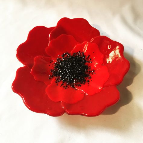 Pottery Painting Designs, Glass Garden Art, Stained Glass Flowers, Pottery Crafts, Ceramics Projects, Red Poppy, Clay Art Projects, Ceramics Ideas Pottery, Glass Garden