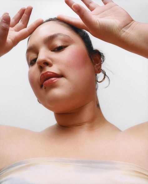 Glossier (@glossier) • Instagram photos and videos Glossier Ad, Glossier You Solid, Bruiser Woods, Glossier Ad Campaign, Glossier Campaign, Glossier Models, Glossier Futerdew, Glossier Body Hero, Cloud Paint