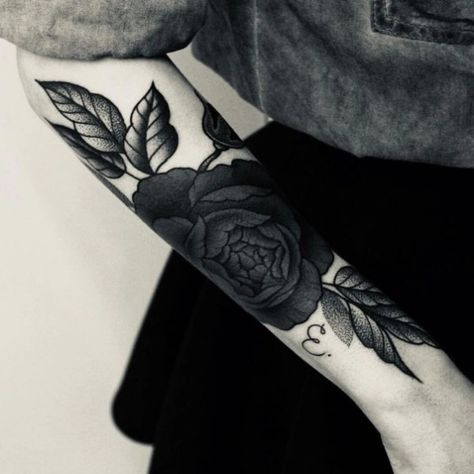 Palm Size Cover Up Tattoos, Realism Tattoo Cover Up, Cover Up Ideas For Dark Tattoos, Back And Arm Tattoo Women, Large Forearm Tattoo Coverup, Cool Tattoo Cover Up Ideas, Black Floral Tattoo Cover Up, Large Black Cover Up Tattoos For Women, Dark Black Tattoos Coverup