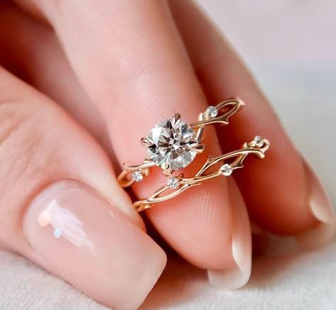 31 Best Moissanite Engagement Rings + Complete Buyer's Guide Twig Engagement Ring Set, خواتم خطوبة, قلا�دات متدلية, Dainty Engagement, Twig Engagement Ring, Dainty Engagement Rings, Cute Engagement Rings, Future Engagement Rings, Engagement Sets