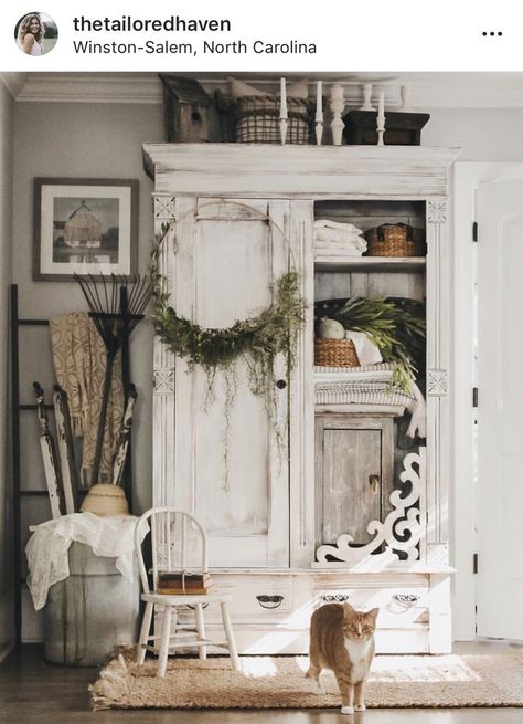 White Armoire, Muebles Shabby Chic, Decor Shabby Chic, Chic Kitchen, Shabby Chic Kitchen, Shabby Cottage, Shabby Chic Homes, Farmhouse Chic, Chic Home