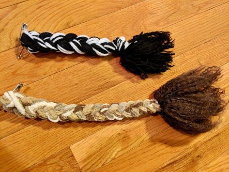 DIY Animal Tail Tutorial using Yarn - easy lion tail and zebra tail Lion Dress Up, Creative Animal Costumes, Diy Tail Costume, Lion Tail Costume, Tiger Ears Diy, Diy Madagascar Costume, Lion Tail Diy, Kids Lion Costume Diy, Diy Lion Tail