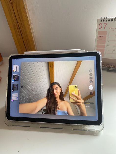 Ipad Camera Selfie Aesthetic, Ipad Mirror Selfie Aesthetic, Ipad Story Instagram, Ipad Pictures Selfie, Ipad Selfie Ideas, Ipad Air 5th Generation Aesthetic, Ipad Photo Ideas, Ipad Air Aesthetic, Ipad Selfie