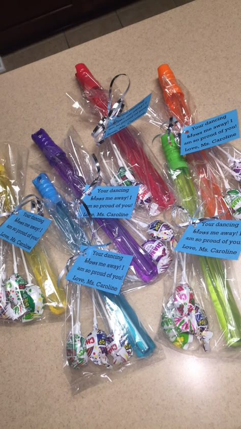 "Your dancing blows me away" bubbles and blow pops goodie bags for end of the year dance gift! Dance Competition Gifts, Dance Team Gifts, Dance Crafts, Dance Recital Gifts, Buddy Gifts, Blow Pops, Dance Teacher Gifts, Locker Decorations, Spirit Gifts