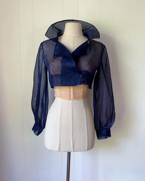 Audrey Scarlett Vintage on Instagram: “Coming soon 🧊tags welcome 🧊 silk organza super cropped jacket 🧊 with gorgeous blouson sleeves 🧊 s 🧊 . . . #silkorgandie #silkorganza…” Silk Organza Fabric, 1960’s Fashion, Organza Jacket, Organza Skirt, Pretty Skirts, Skirt And Top, Organza Fabric, Silk Jacket, Silk Organza