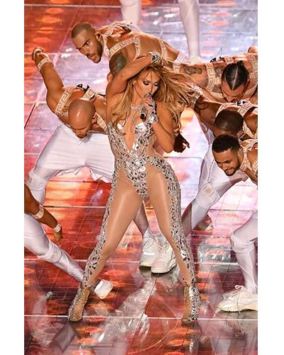 Jlo Costume, Jlo Performance, Outfits Show, Salsa Outfit, Jennifer Lopez Body, Tight Dress Outfit, Atelier Versace, Ball Gown Skirt, Versace Collection