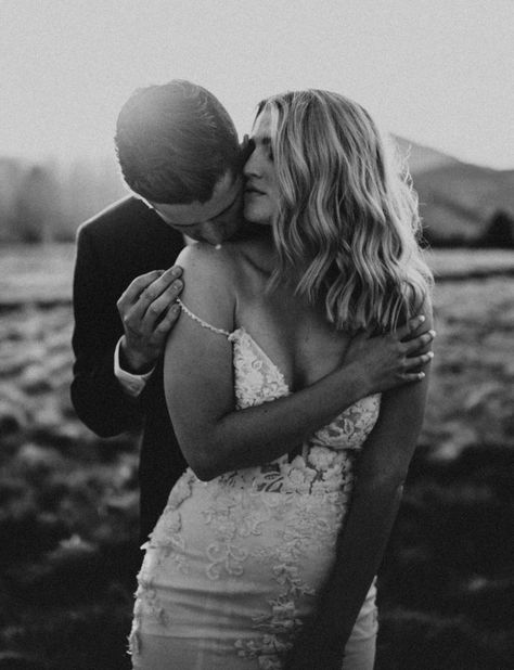 Wedding Photo List, Riverside Wedding, Groom Photoshoot, Wedding Portrait Poses, Bride Groom Photos, Wedding Couple Photos, Wedding Picture Poses, Bride And Groom Pictures, Beach Elopement