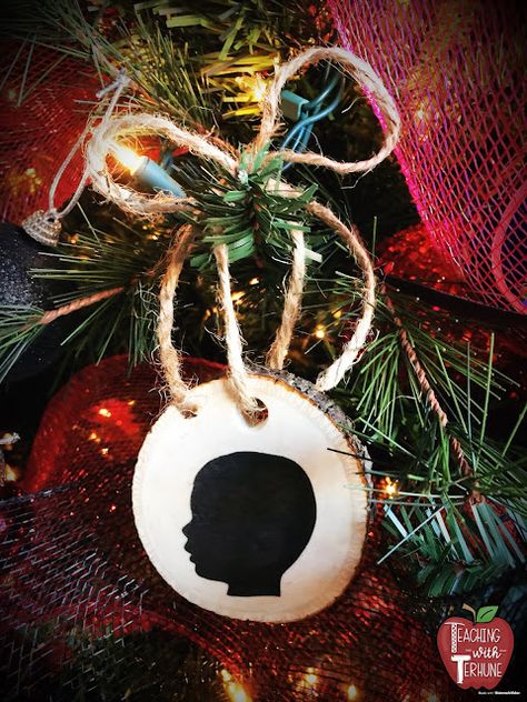 Teaching With Terhune: SILHOUETTE CHRISTMAS ORNAMENT PARENT GIFT Silhouette Christmas Ornaments, Silhouette Ornaments, Students Christmas, Parents Christmas, Student Christmas Gifts, Christmas Gifts For Parents, Christmas Kindergarten, Christmas Arts And Crafts, Silhouette Christmas