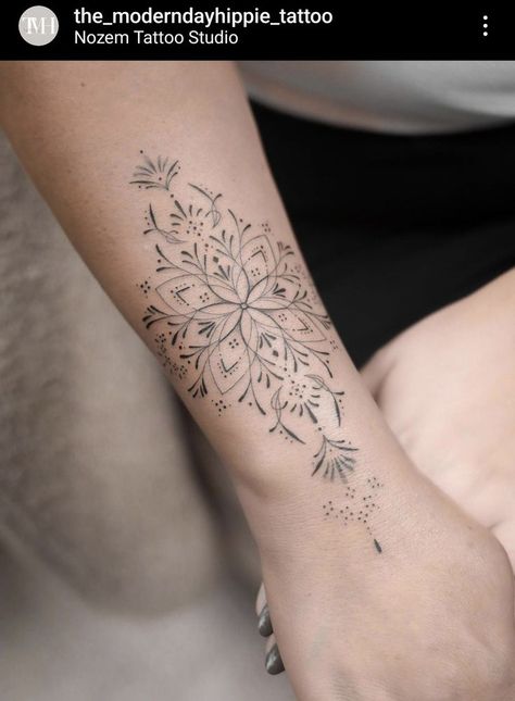 Mandala Fine Line Tattoo, Fine Line Tattoo, Tattoo Girls, Full Sleeve Tattoo, Line Tattoo, Line Flower, Ankle Tattoo, Fine Line Tattoos, Mandala Tattoo