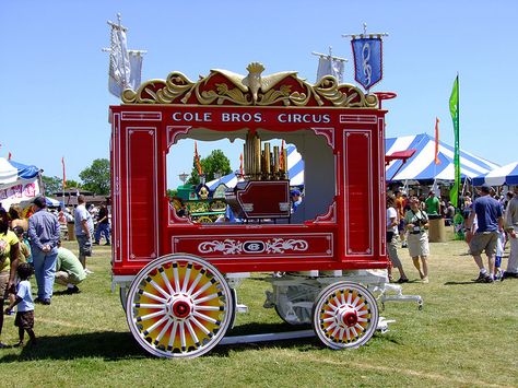 Circus Diorama, Cyberpunk Christmas, Circus Vbs, Anime Circus, Neon Circus, Circus Room, Circus Wagon, Farm Wagons, Ringling Brothers