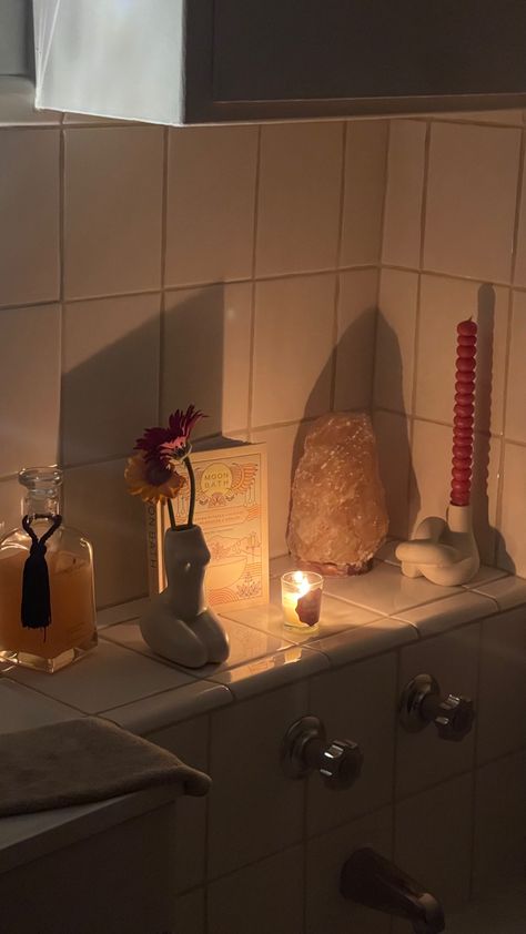 Candles In The Bathroom, Bathroom Aethstetic, Bathroom Candles Aesthetic, Led Lights Bathroom Aesthetic, Candle Bathroom Aesthetic, Candlelit Bathroom, Candles In Bathroom, Candles In Bathroom Aesthetic, Candle Lit Bathroom