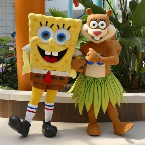 Spongebob Mascot, Spongebob X Sandy, Universal Characters, Spongebob Costumes, Spongebob Costume, Cartoon Couples, Let's Pretend, Easter Games, Family Vacay