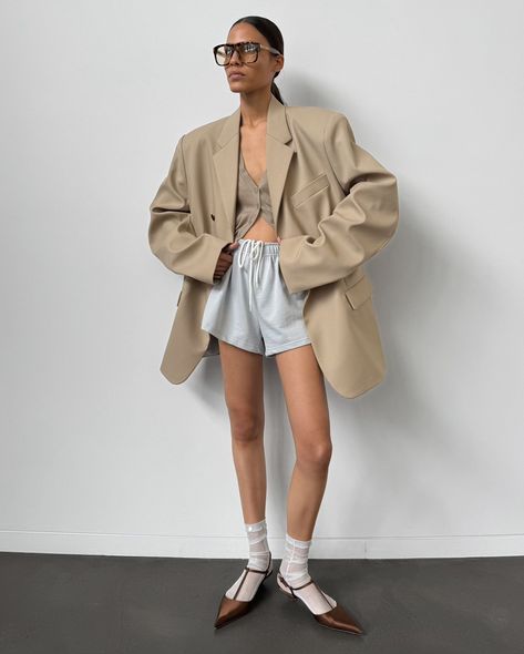 Experiment with volume and proportions with our new Iva oversized blazer and Gemma lounge shorts, now available. #TheFrankieShop #FrankieForAll #FrankieGirl Oversized Blazer Outfit, Summer Blazer, Studio Poses, The Frankie Shop, Outer Jacket, Frankie Shop, Pinterest Outfits, Lounge Shorts, Oversized Blazer