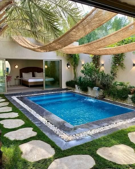 Piscinas Pequeñas, Ideas De Piscina, Luxury Pools Backyard, Pool House Designs, House Pool, Pool Landscape Design, Swimming Pool House, Small Pool Design, Luxury Pools