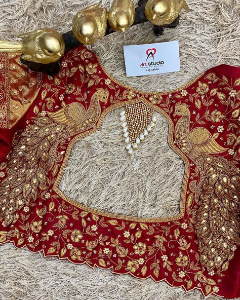 Maggam Work Heavy Designs, Magan Work Blouse Designs, Gharchola Blouse Designs, Doli Blouse Work, Wedding Blouse Back Neck Designs, Red Silk Blouse Designs, Heavy Bridal Aari Work Blouse Design, Heavy Bridal Aari Work Blouse Designs, Bridal Blouse Back Neck Designs