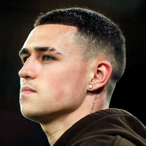 Phil foden icon Foden Hair Styles, Womens Soccer Cleats, Manchester City Wallpaper, Mens Haircuts Short Hair, Phil Foden, Cute Football Players, Neymar Football, Soccer Boyfriend, Football Players Images