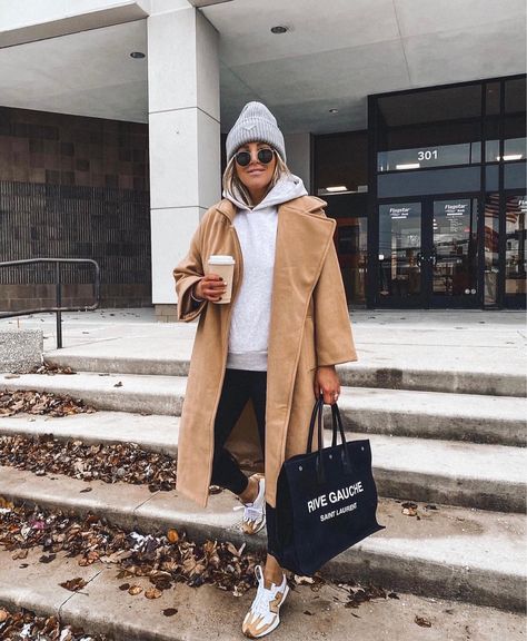 Wool Trench Coat Outfit, Coat Outfit Ideas For Women, Black Beanie Outfit, Casual Trench Coat Outfit, Trench Coat Outfit Fall, Sport Coat Outfit, Wool Coat Outfit, Coat Outfit Ideas, Coat Outfit Casual