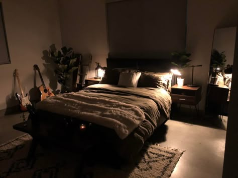 Men Cave Ideas, Cozy Man Cave, Male Bedroom Decor, Man Cave House, Male Bedroom, Mens Bedroom Decor, Men Cave, Chill Room, Cave House