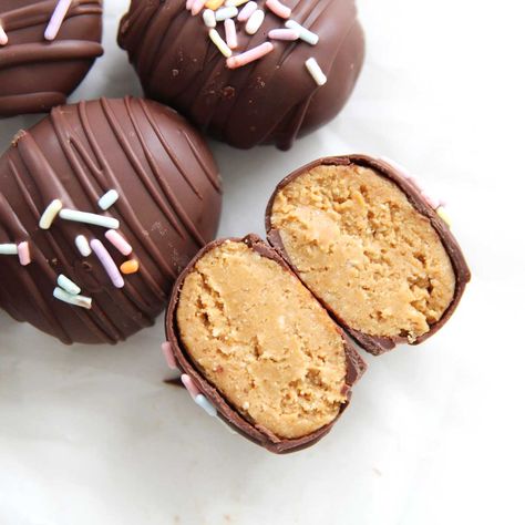 It Works! Cottage Cheese & Peanut Butter Easter Eggs (The Best High Protein Snack!) - All Purpose Veggies Cottage Cheese Peanut Butter, Pumpkin Bagels, Peanut Butter Easter Eggs, High Protein Snack, Baked Veggies, Cottage Cheese Recipes, Protein Snack, Party Appetizers Easy, Almond Flour Recipes