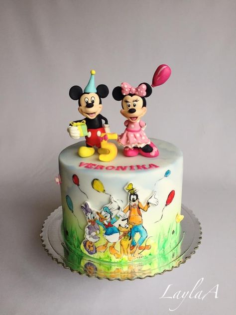 Mickey and Minnie Mouse with hand painted friends from the clubhouse :)) Mickey Mouse Clubhouse Birthday Party Decorations, Mickey Mouse Clubhouse Birthday Cake, Mickey Birthday Cakes, Mickey Mouse Clubhouse Cake, Mickey Mouse Cake Topper, Girls First Birthday Cake, Mickey And Minnie Cake, Disney Cake, Minnie Y Mickey Mouse