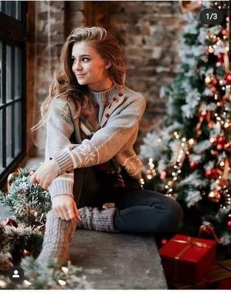 Christmas Fashion Photography, Christmas Poses, Christmas Family Photoshoot, Winter Portraits, Holiday Photoshoot, Christmas Portraits, Christmas Shoot, Winter Photoshoot, Winter Photos