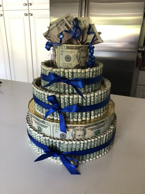 Money Basket Ideas, Money Birthday Ideas, Money Party Theme Decoration, Money Cake Ideas For Men, Money Theme Party Ideas, Money Themed Cake, Money Cake Ideas Dollar Bills, Diy Money Cake, Dollar Bill Cake