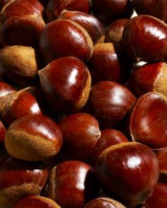 Roasted Chestnuts, Autumn Beauty, Fruits And Veggies, Fall Thanksgiving, Toffee, Fruits And Vegetables, Chestnut, Nuts, Seeds