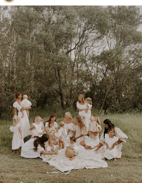 Mom Group Aesthetic, Group Motherhood Photoshoot, Big Family Aesthetic, Big Family Photoshoot, Motherhood Shoot, Mom Community, Couple With Baby, Extended Family Photos, Best Friends Brother