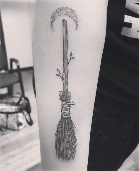 Witches Broom Tattoo, Witch Broom Tattoo, Broomstick Tattoo, Broom Tattoo, Witchy Tattoos, Tattoos 2024, Wiccan Tattoos, Witch Broom, Tattoos Ideas