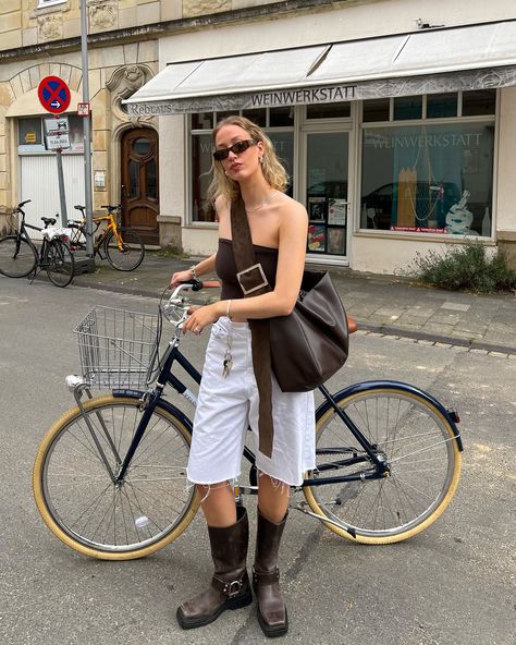 marleen elisabeth | another summer fit 🤎 | Instagram Jean Shorts Outfit Summer Casual, Shorts Outfit Summer Casual, Jean Shorts Outfit Summer, Boots And Shorts, Vsco Dress, Summer Jean Shorts Outfit, Biker Boots Outfit, Boots Outfit For Women, Tote Bag For School