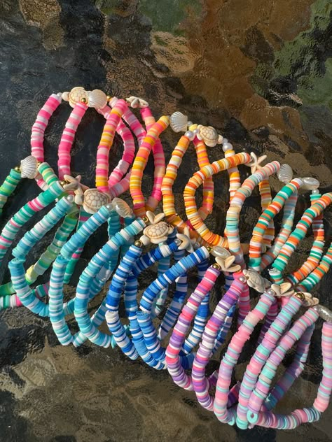 Clay Beads Design Ideas, Ideas For Bracelets With Clay Beads, Preppy Summer Bracelets Clay Beads, Preppy Bracelet Ideas Summer, Preppy Beads, Clay Bead Bracelet Designs, Cute Summer Bracelet Ideas, Preppy Clay Bracelets, Clay Beads Idea