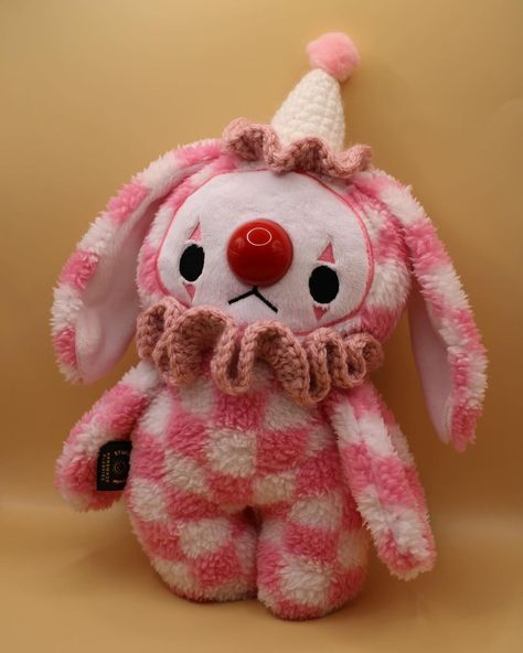 Liz (@stuffedserotonin) • Instagram photos and videos Clown Stuffed Toy, Art Doll Creatures, Clown Dolls Cute, Clown Plush Pattern, Diy Clown Doll, Cute Sculpture Ideas, Clowncore Plushies, Person Holding Plushie Reference, Baby Toys To Sew