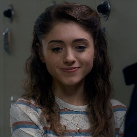 𝐒𝐭𝐫𝐚𝐧𝐠𝐞𝐫 𝐓𝐡𝐢𝐧𝐠𝐬 𝐈𝐜𝐨𝐧 - 𝐒𝟏 𝐄𝟑 #strangerthings #nancywheeler #strangerthingsicon Stranger things icon. natalia dyer icon. natalia dyer. Stranger Things Icon, Joyce Byers, Natalia Dyer, Jonathan Byers, Nancy Wheeler, Stranger Things Characters, S Icon, Stranger Things Aesthetic, Will Byers