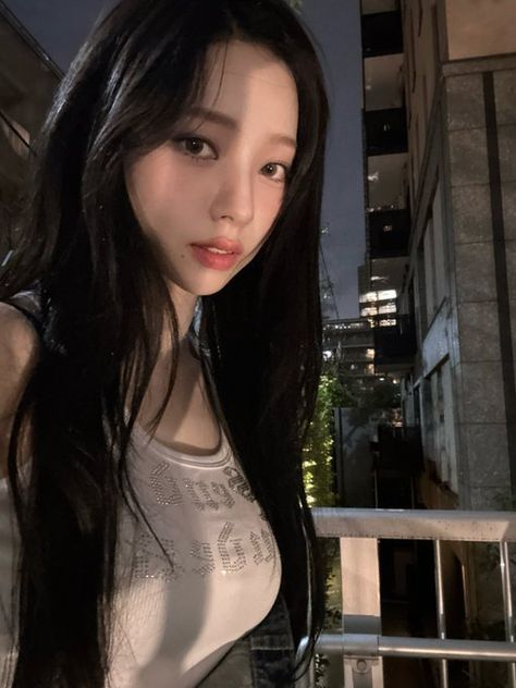 َ sur X : "[240409] 2:01AM KST/JST: ❤️ - you like my clothes?! what, thank you - +3 📸 https://t.co/HuJHznkj3o" / X Kpop Pfp, Fotografi Digital, Karina Aespa, Bae Suzy, Whiplash, My Clothes, Jessica Alba, Audrey Hepburn, Kpop Girl Groups