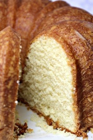 Perfect Pound Cake Recipe, Can Peach Cobbler, Perfect Pound Cake, Desserts Nutella, Group Recipes, Fresh Whipped Cream, Acts 2, Pound Cake Recipe, Dessert Aux Fruits