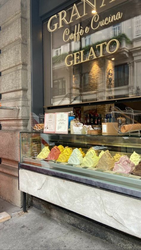 Gelato Italy, Love And Gelato, Vacation Pics, Italy Vibes, Vicenza Italy, Gelato Shop, Italian Cafe, Italian Aesthetic, Italian Holiday