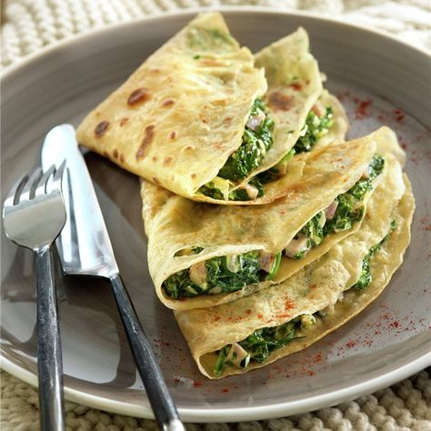 Crepes rellenas de espinacas, jamón dulce y queso blanco Crepe Recipes, Healthy Foodie, Quesadillas, Morning Food, Fine Food, Vegan Snacks, Kitchen Recipes, Tortillas, Veggie Recipes