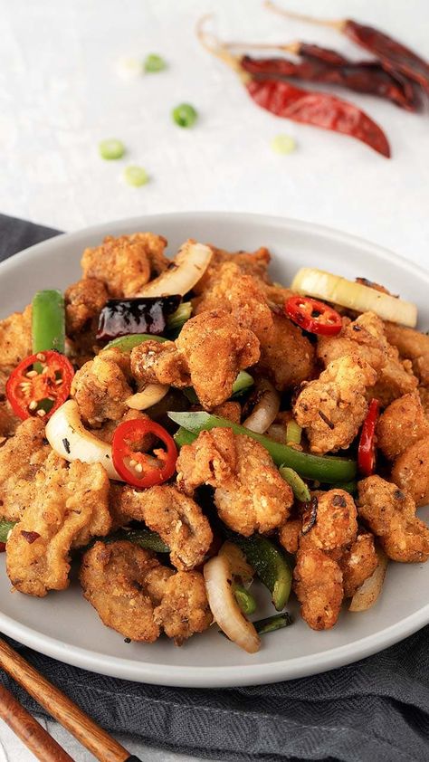 Crispy Shredded Chicken, Salt And Chilli Chicken, Chilli Chicken Recipe, Crispy Chicken Recipes, Salt And Pepper Chicken, Chilli Chicken, Easy Vegetarian Dinner, Takeout Food, Chilli Recipes